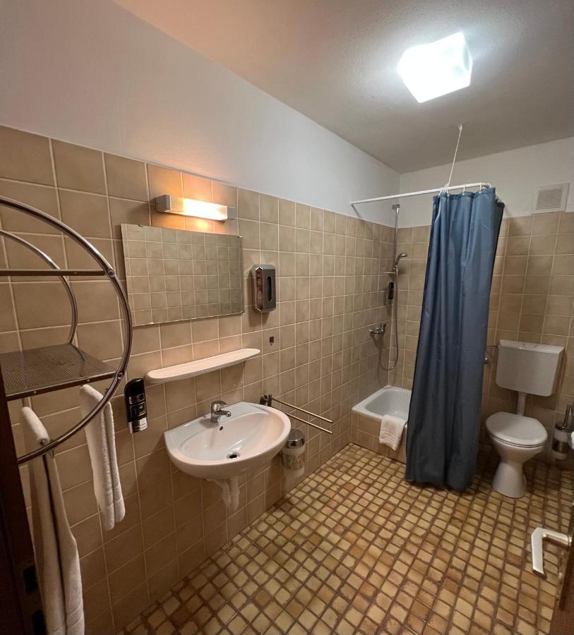 Hotel-Gasthof Deutschmeister Donauwörth Exteriér fotografie